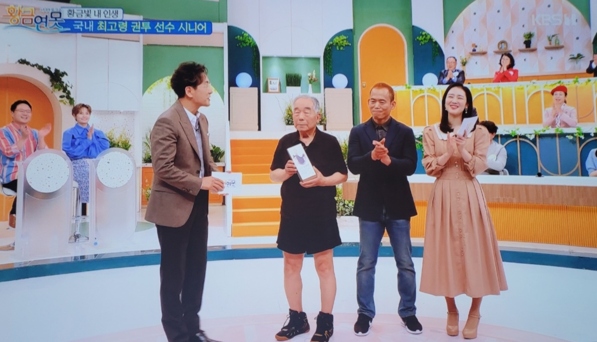 3743824024_hymUYVut_807834efc8d69fc86438d650d58b6d8dd1a0c955.jpg 이미지크게보기